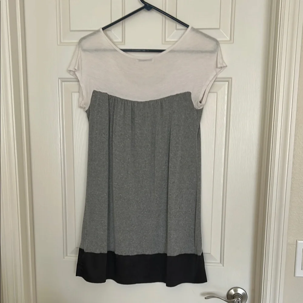 One Clothing Cream and Gray Fitted Tunic Cap Sleeve Top - Picture 3 of 8